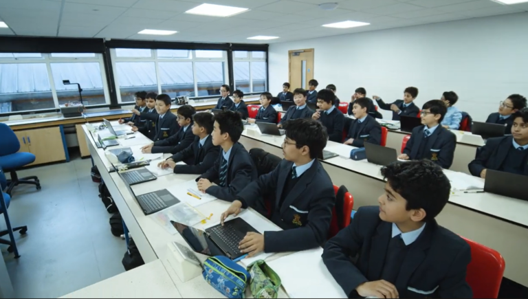 Top reasons to choose a 1:1 device programme with Edge Computers